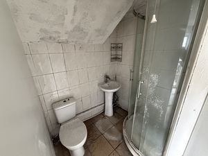 FFF Bathroom- click for photo gallery